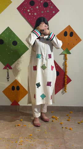 WHITE PARI
